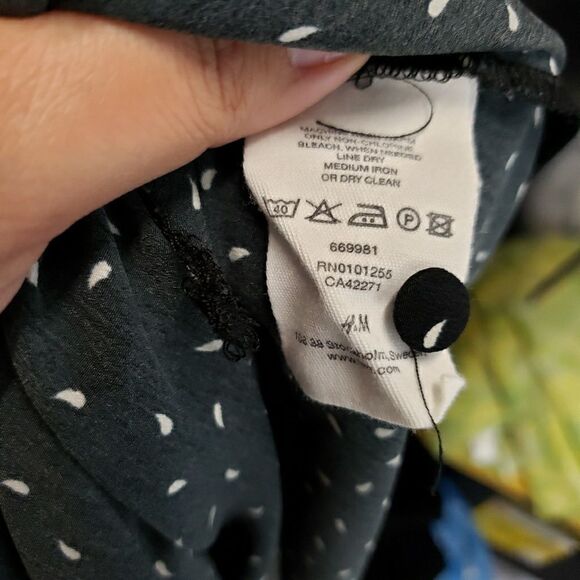 H&M black and white retro styled ruffled dress - Picture 2 of 8